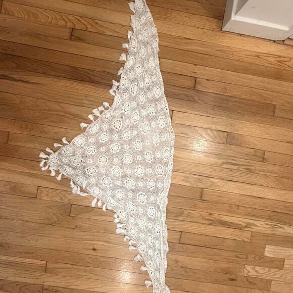 Versatile vintage ivory crochet triangle head scarf or wrap